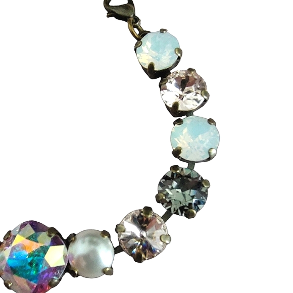 Vintage-Inspired Handmade Crystal & Pearl Bracelet with Antique Brass Setting - Picture 6 of 9